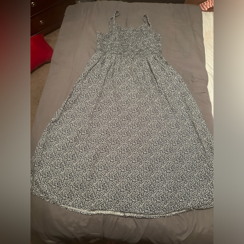 Sundress with open back detail. Size xl navy blue old navy smoke free home
